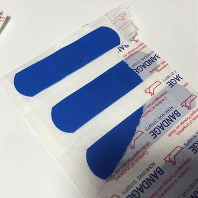Curativos esparadrapos detectáveis médicos azuis para proteger feridas